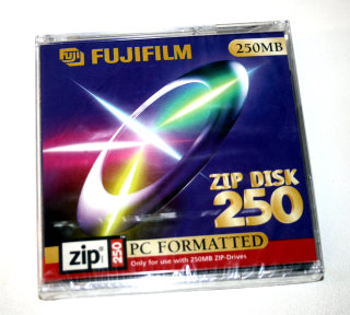 250 MB ZIP DISK PC-formatted (can be reformatted for use on MAC) Fujifilm