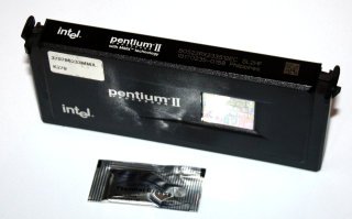 Intel Pentium II (Pentium 2) Slot1 Prozessor 233 MHz MMX  512kB L2-Cache  SL2HF   80522PX233512EC