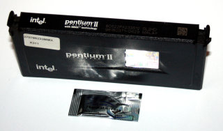 Intel Pentium II (Pentium 2) Slot1 Prozessor 233 MHz MMX  512kB L2-Cache  SL2HD   80522PX233512