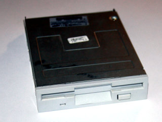 3,5" Disketten-Laufwerk (DD-Floppy 720kb / HD-Floppy 1,44 MB) Samsung SFD-321B /MSCH  Frontblende: grau